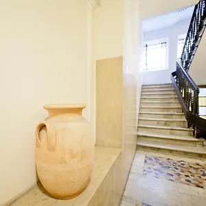 κάντε κράτηση εδώ