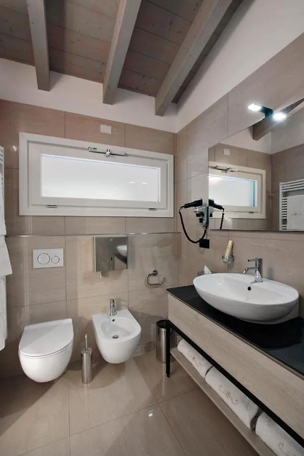 Residence Caffe Maya Maslianico 0*,